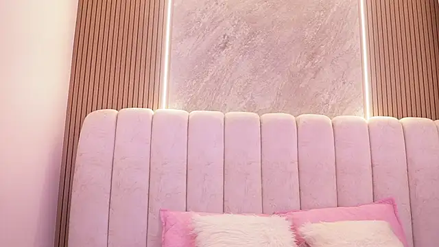 emyli sw  online show from 12/20/25, 03:20