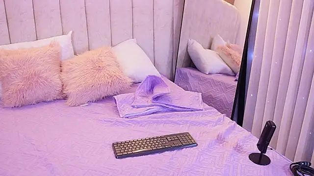 emyli sw  online show from 11/25/25, 03:07