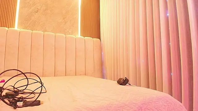 emyli sw  online show from 04/07/26, 03:08