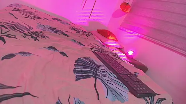 emyli sw  online show from 10/26/25, 03:07