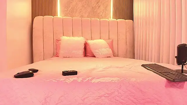 emyli sw  online show from 02/12/26, 03:06