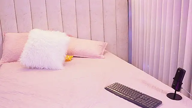 emyli sw  online show from 12/15/25, 03:12