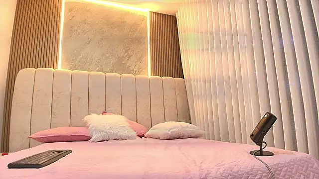 emyli sw  online show from 02/25/26, 03:07