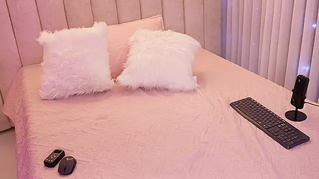 emyli sw  online show from 11/11/25, 03:12