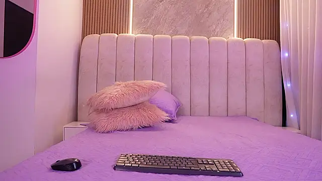 emyli sw  online show from 03/19/26, 03:06