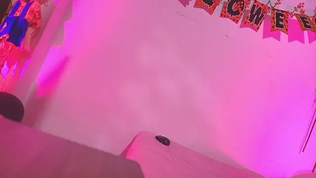 emyli sw  online show from 10/25/25, 03:17