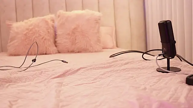 emyli sw  online show from 11/20/25, 03:07