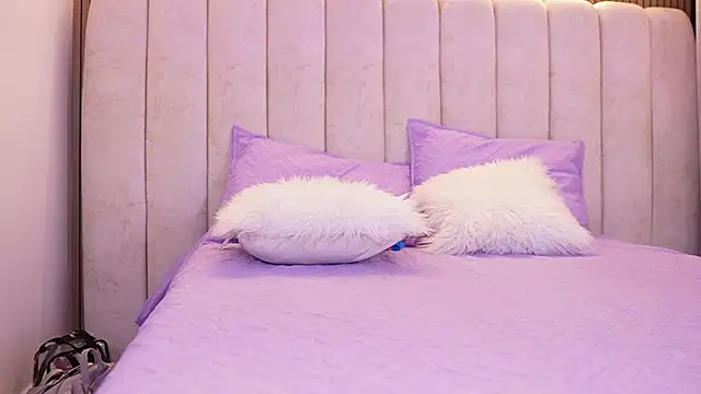 emyli sw  online show from 12/23/25, 03:17