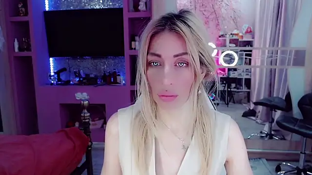 AnnieGOld  online show from 12/15/25, 02:39