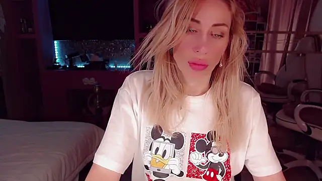 AnnieGOld  online show from 10/26/25, 11:49