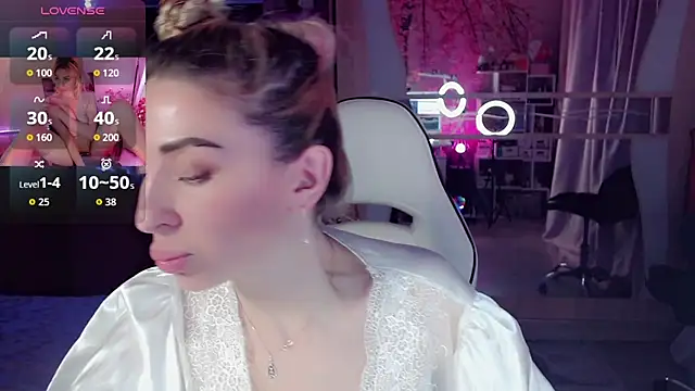 AnnieGOld  online show from 12/21/25, 04:03