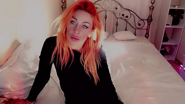 Snapshot of AnnieGOld_ chatting on 12/06/24, 08:32 AnnieGOld  online show from 12/06/24, 08:32