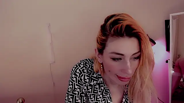 Snapshot of AnnieGOld_ chatting on 02/16/25, 11:50 AnnieGOld  online show from 02/16/25, 11:50