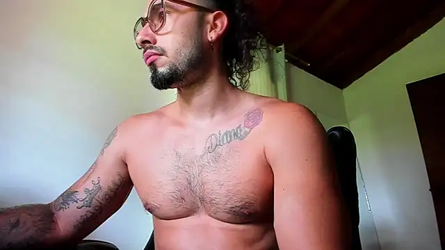 Snapshot of Baky_sexy chatting on 09/08/25, 05:01 Baky sexy online show from 09/08/25, 05:01