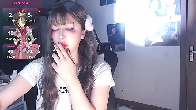 Snapshot of candy_cola chatting on 10/17/25, 10:11 candy cola online show from 10/17/25, 10:11