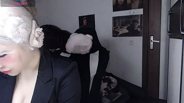 candy cola online show from 11/11/25, 05:35