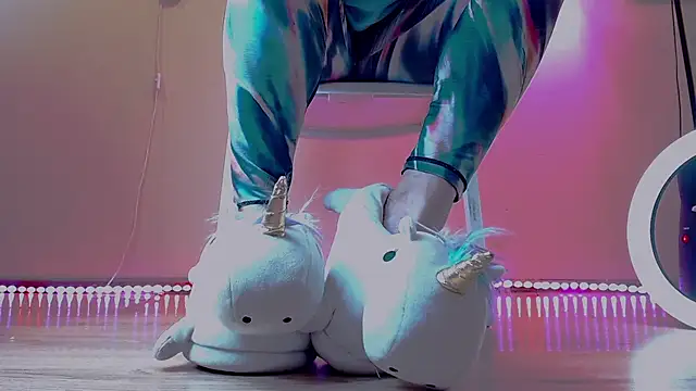 Foot Goddes  online show from 12/18/24, 10:30