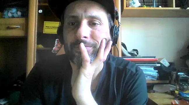 Snapshot of FireFox_Feel chatting on 03/08/25, 03:24 FireFox Feel online show from 03/08/25, 03:24