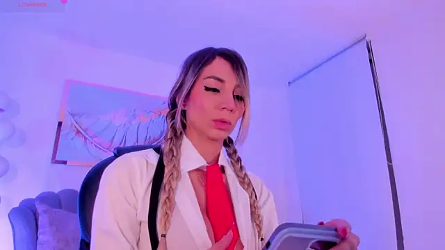 ZoePresleyX online show from 10/31/25, 01:13