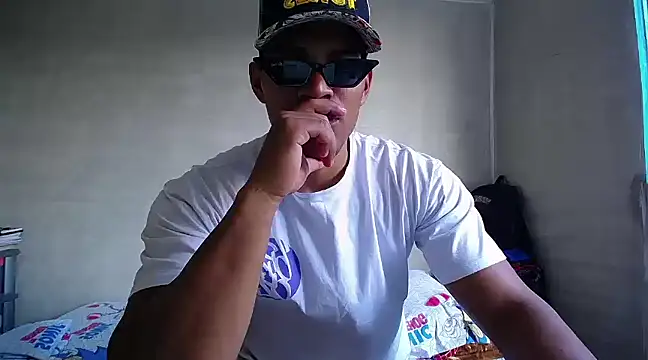 Snapshot of teddyfit19cm chatting on 03/05/25, 12:33 teddyfit19cm online show from 03/05/25, 12:33