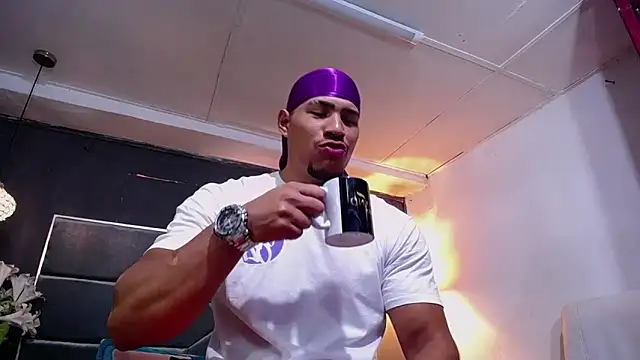 Snapshot of teddyfit19cm chatting on 11/11/25, 02:01 teddyfit19cm online show from 11/11/25, 02:01