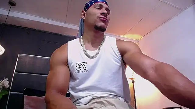 Snapshot of teddyfit19cm chatting on 10/21/25, 01:43 teddyfit19cm online show from 10/21/25, 01:43