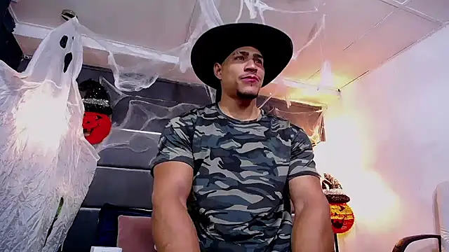 Snapshot of teddyfit19cm chatting on 10/31/25, 02:02 teddyfit19cm online show from 10/31/25, 02:02