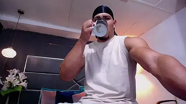 Snapshot of teddyfit19cm chatting on 11/15/25, 01:48 teddyfit19cm online show from 11/15/25, 01:48