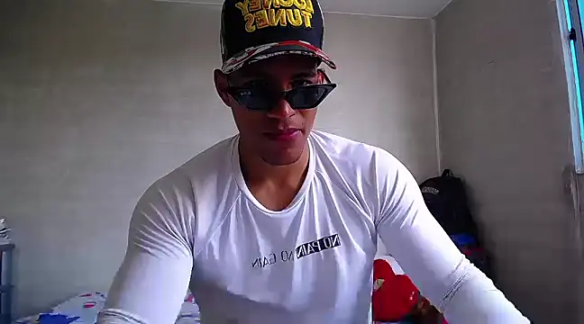 Snapshot of teddyfit19cm chatting on 03/06/25, 01:35 teddyfit19cm online show from 03/06/25, 01:35