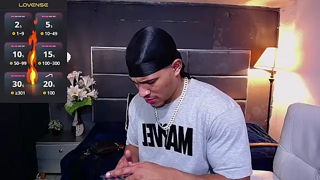 Snapshot of teddyfit19cm chatting on 11/29/25, 02:06 teddyfit19cm online show from 11/29/25, 02:06