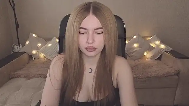 ViolettaLopez online show from 10/26/25, 09:53