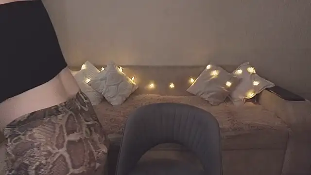 ViolettaLopez online show from 10/16/25, 12:13