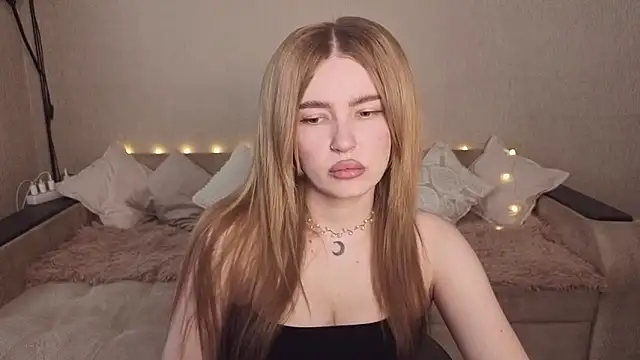 Snapshot of ViolettaLopez chatting on 06/16/26, 03:01 ViolettaLopez online show from 06/16/26, 03:01