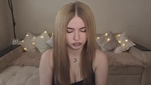 ViolettaLopez online show from 10/03/25, 11:12