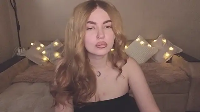 ViolettaLopez online show from 10/21/25, 01:21