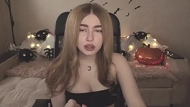 ViolettaLopez online show from 10/29/25, 10:25