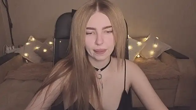 ViolettaLopez online show from 11/28/25, 12:05