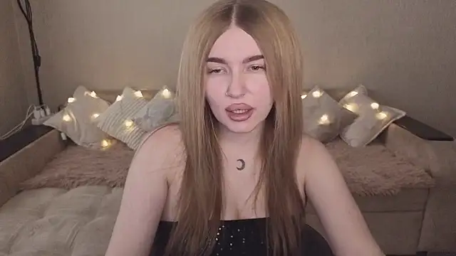 ViolettaLopez online show from 10/22/25, 12:04