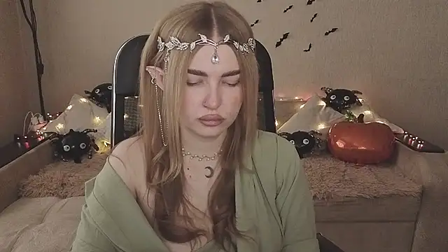 ViolettaLopez online show from 10/30/25, 10:57