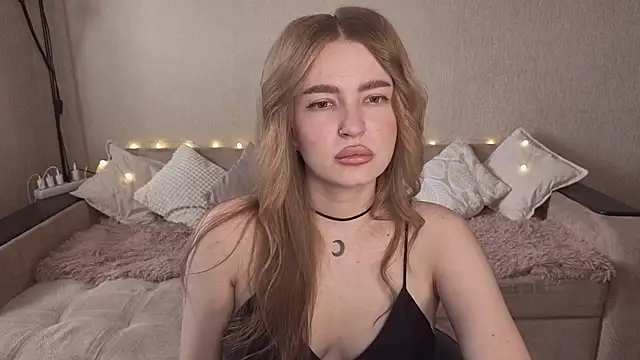 Snapshot of ViolettaLopez chatting on 06/17/26, 02:05 ViolettaLopez online show from 06/17/26, 02:05