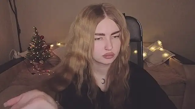 ViolettaLopez online show from 12/18/25, 12:31