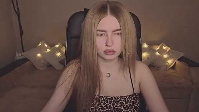 ViolettaLopez online show from 12/04/25, 01:21