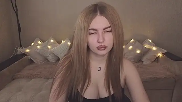 ViolettaLopez online show from 10/15/25, 10:45