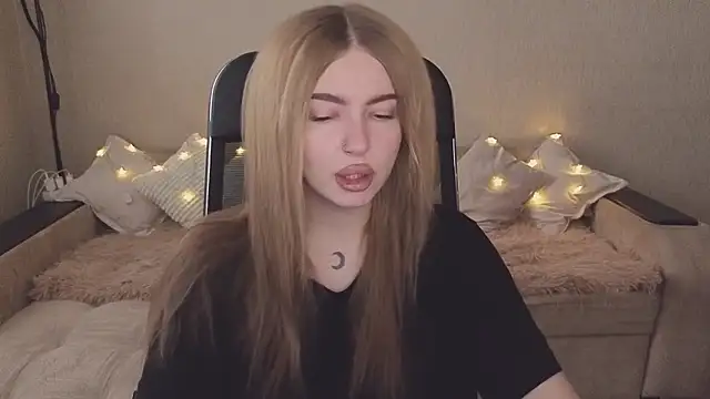 ViolettaLopez online show from 10/13/25, 11:56