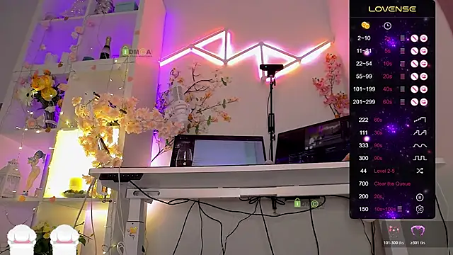 Elena-Marilyn online show from 04/17/26, 08:44