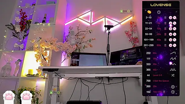 Elena-Marilyn online show from 11/23/25, 09:03