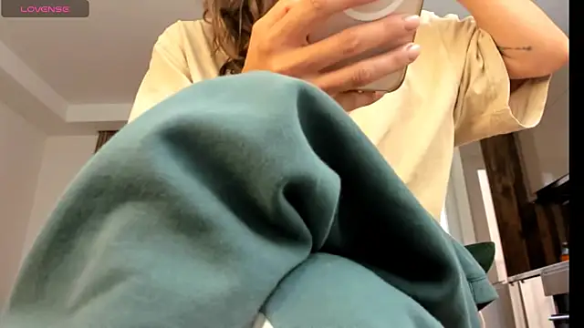 jeniffer100 online show from 04/25/26, 04:26