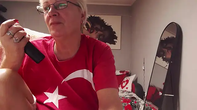 LaylaMilf online show from 11/17/25, 04:00