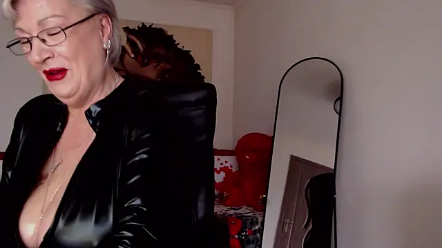 Snapshot of LaylaMilf chatting on 02/09/26, 06:55 LaylaMilf online show from 02/09/26, 06:55