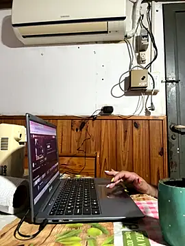 Snapshot of sofy_alone chatting on 10/24/25, 03:44 sofy alone online show from 10/24/25, 03:44